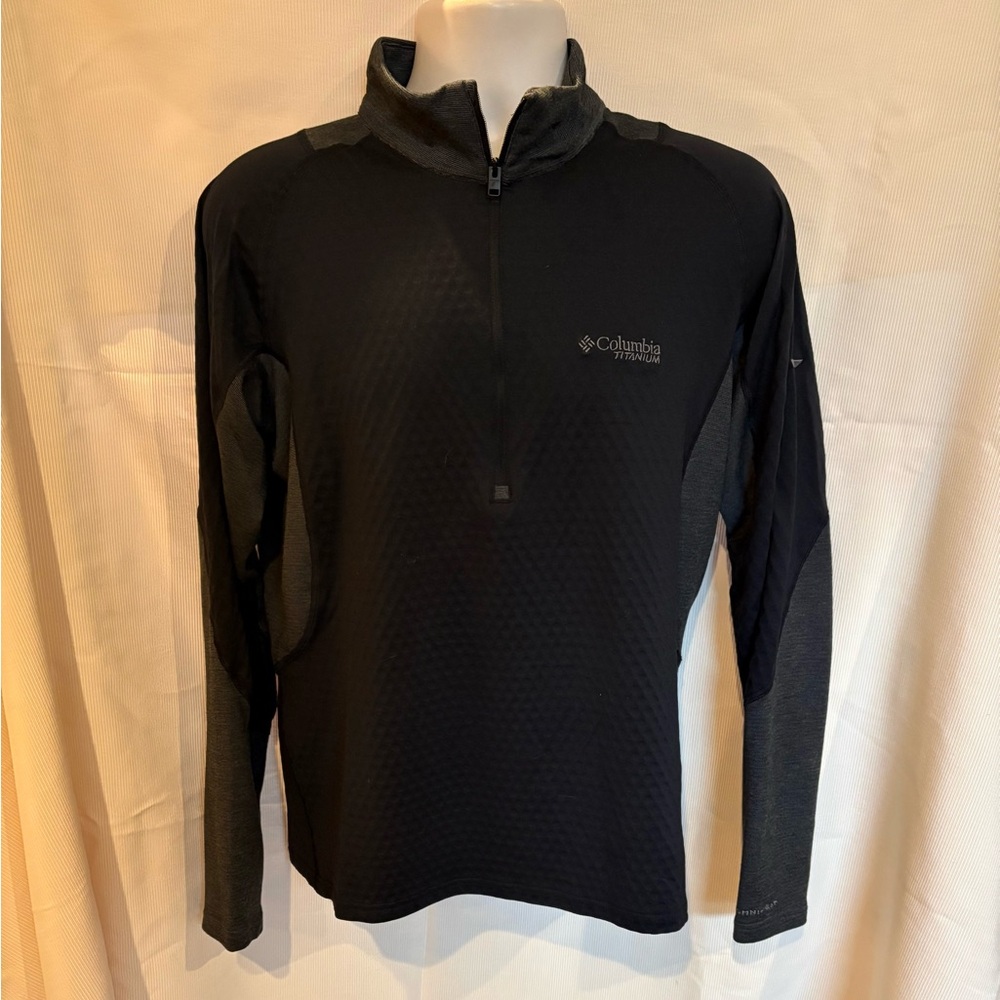 Columbia Titanium Black and Gray Performance Pullover